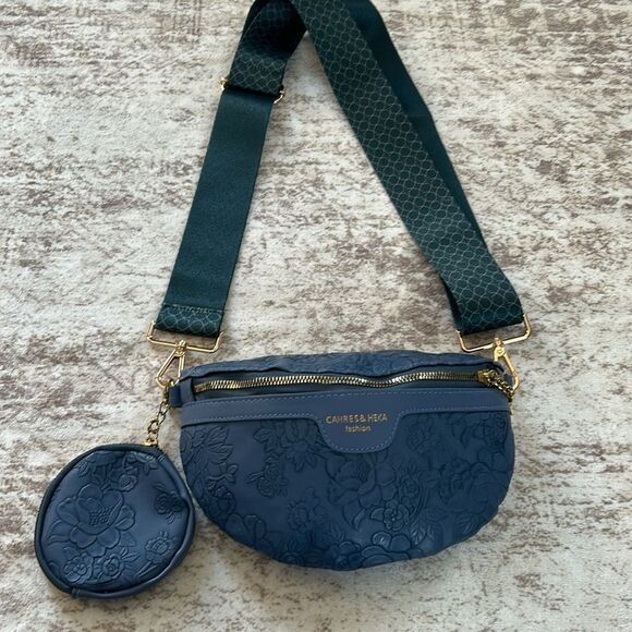 Blue Embossed Crossbody Bag with Crossbody strap vegan leather - Picture 3 of 11